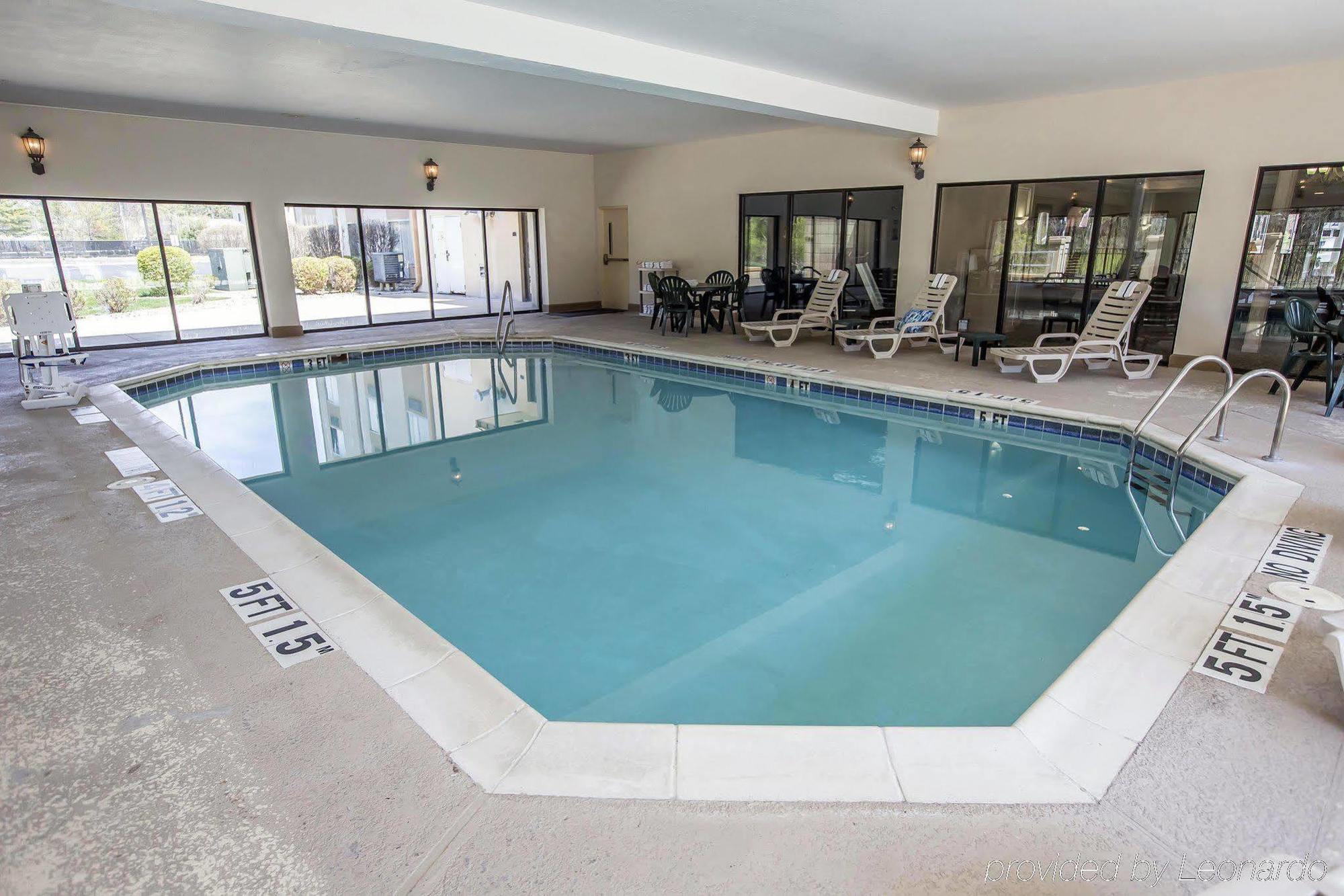 Comfort Suites University Area Notre Dame-South Bend Bagian luar foto