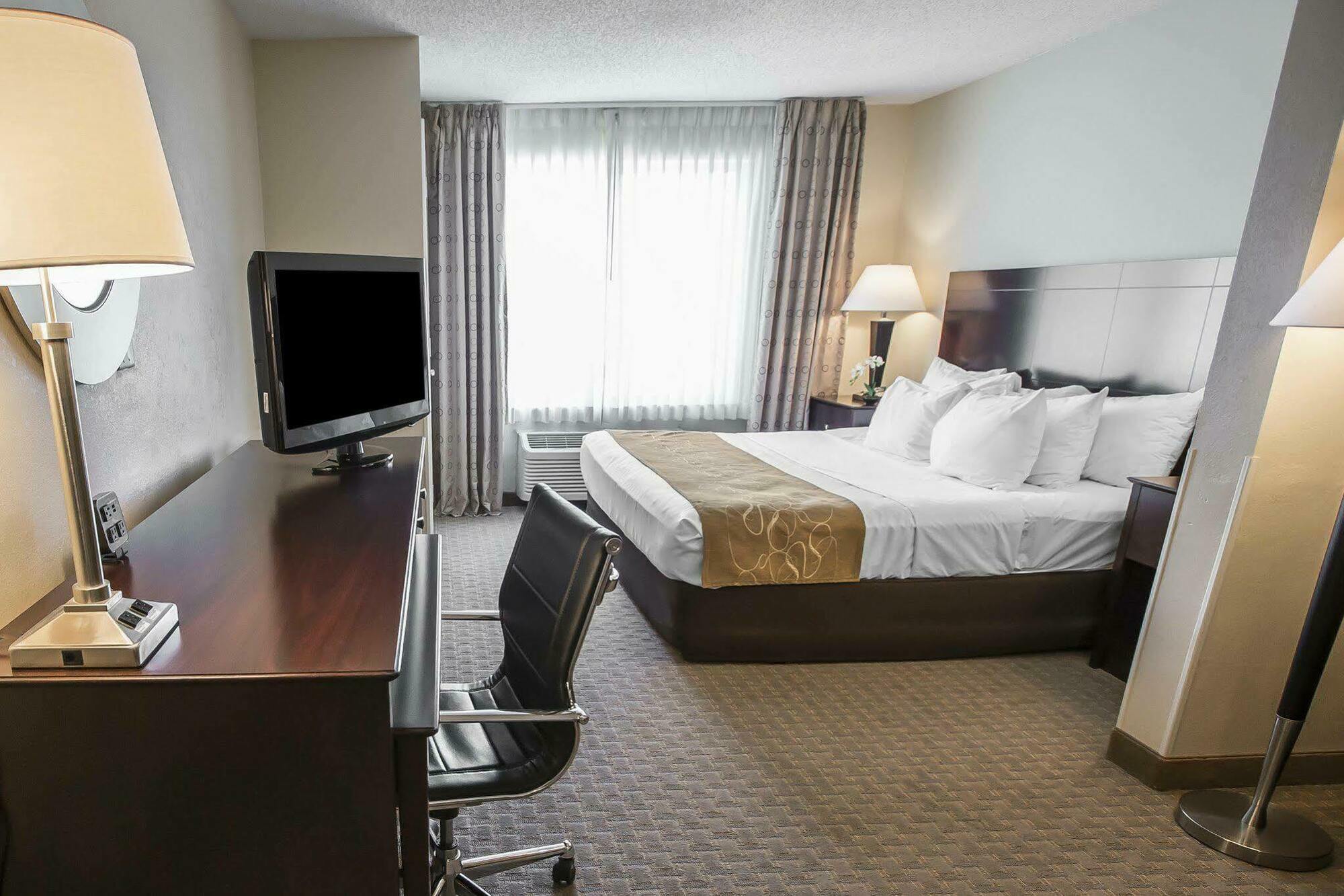 Comfort Suites University Area Notre Dame-South Bend Bagian luar foto